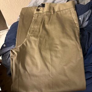 Dockers Khaki men’s pants 34 X 30. Excellent condition.
